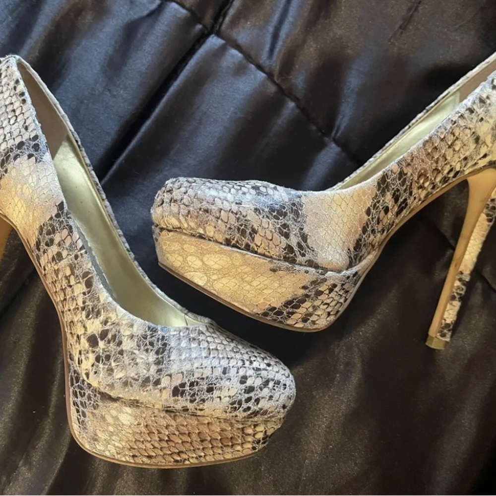 BAKERS 5” HIGH HEEL SNAKE SKIN STILLETOS PUMPS 7.5